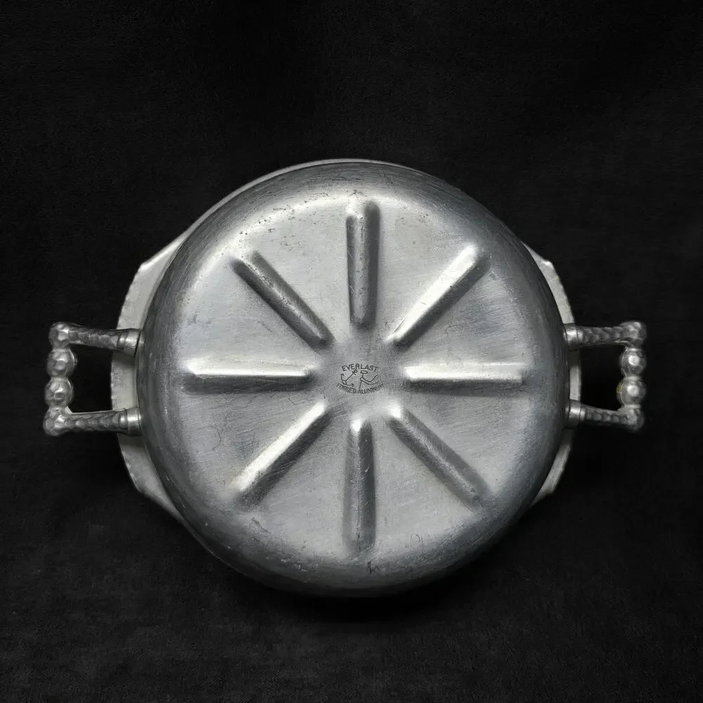 Vintage Everlast Forged Hammered Aluminum Metal Floral Round 7.5